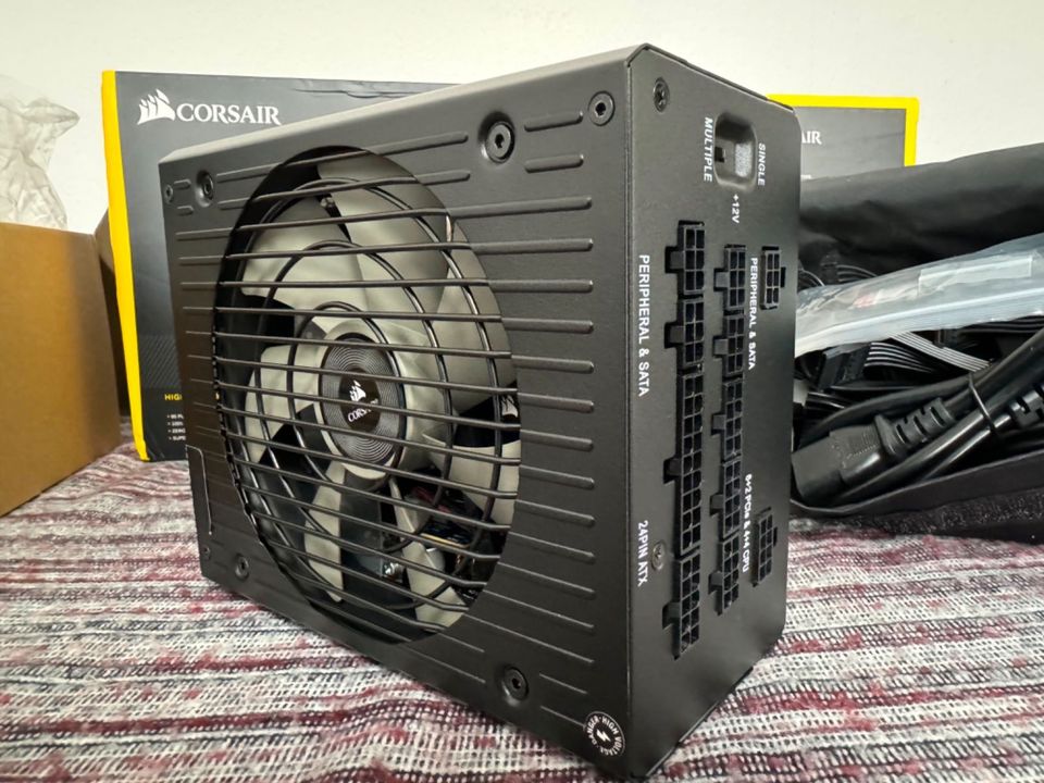 Corsair HX750 vollmosular 80+ Platinum-zertifiziertes 750 Watt in Berlin