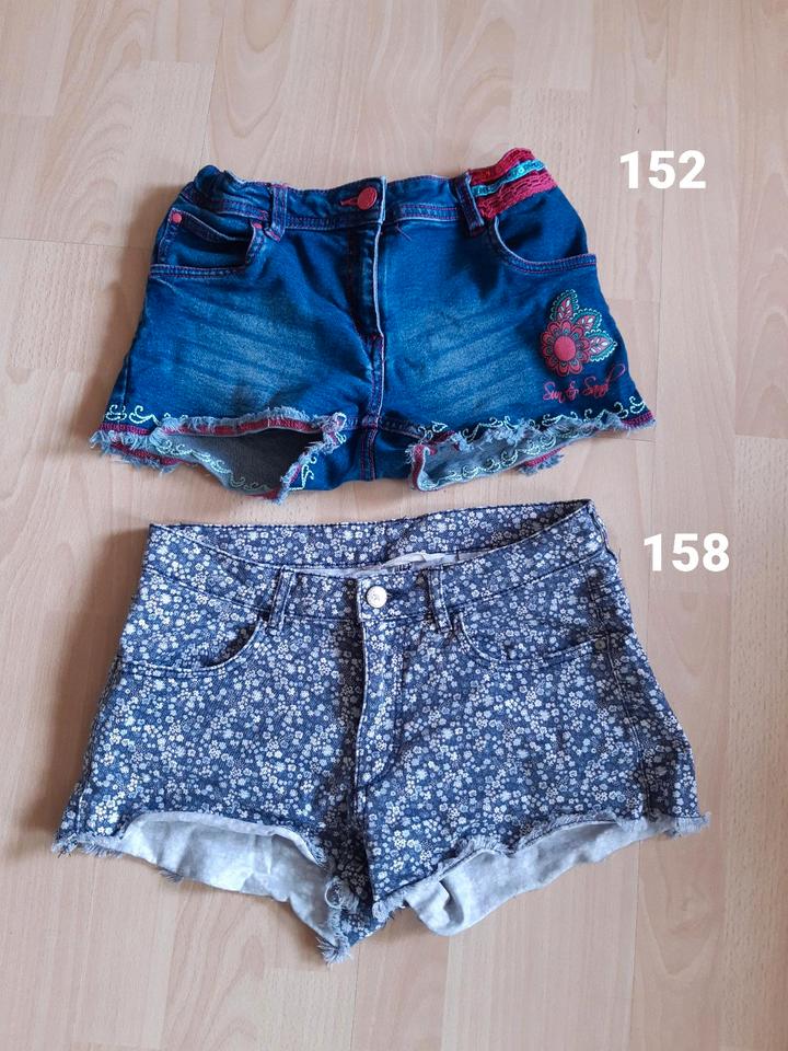 Shorts kurze Hosen Hotpants 152 158 H&M u.a. Desigual Style in Frankenberg (Sa.)