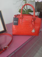 DKNY Handtasche rot Neu mit Etikett mit Geschenkset Nordrhein-Westfalen - Leverkusen Vorschau