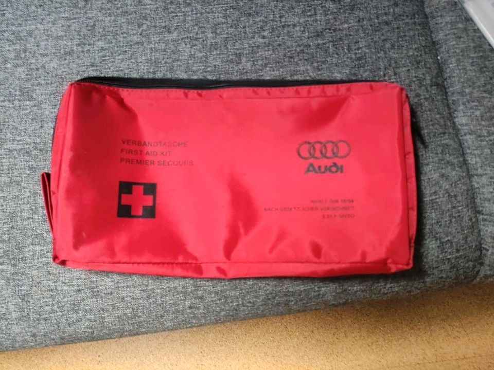 Original Audi Verbandtasche in Surberg