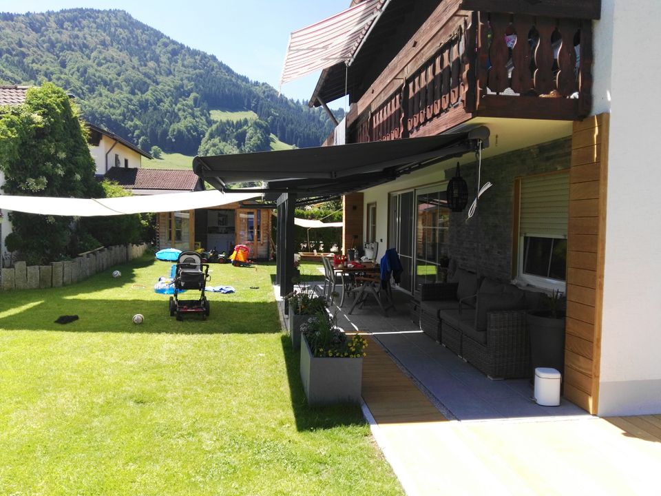 Komplettes Erdgeschoß mit Garten, Anbau und Gartenhaus in Blaichach