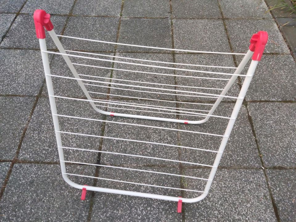 Klappbarer Wäschetrockner für Badewanne, Tisch oder Picknick in Mönchengladbach