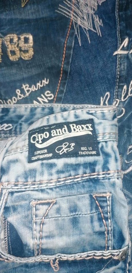 Jeans, hemden, Kurze Hosen, cipo&Baxx in Bornheim