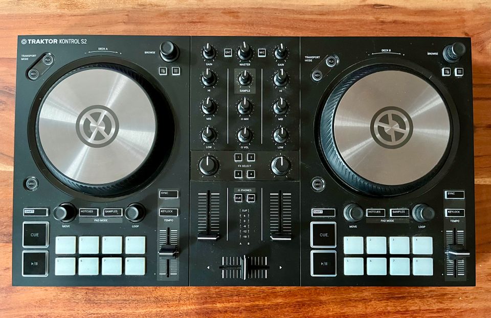 Traktor DJ Controller S2 in Landau in der Pfalz