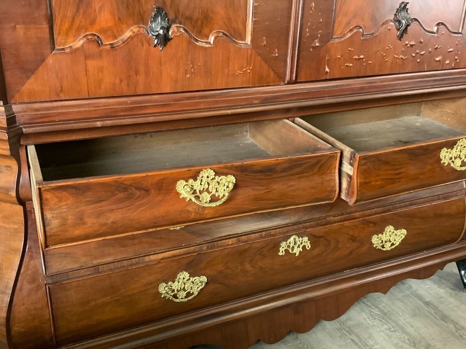 BAROCKKABINETT SCHRANK BAROCKSCHRANK 18/19 TES JHDT NUSSBAUM FURNIER - Versand möglich 99 Euro - Wir sind für Sie da lokal in 86830 Schwabmünchen oder online ARTHOME24 in Schwabmünchen