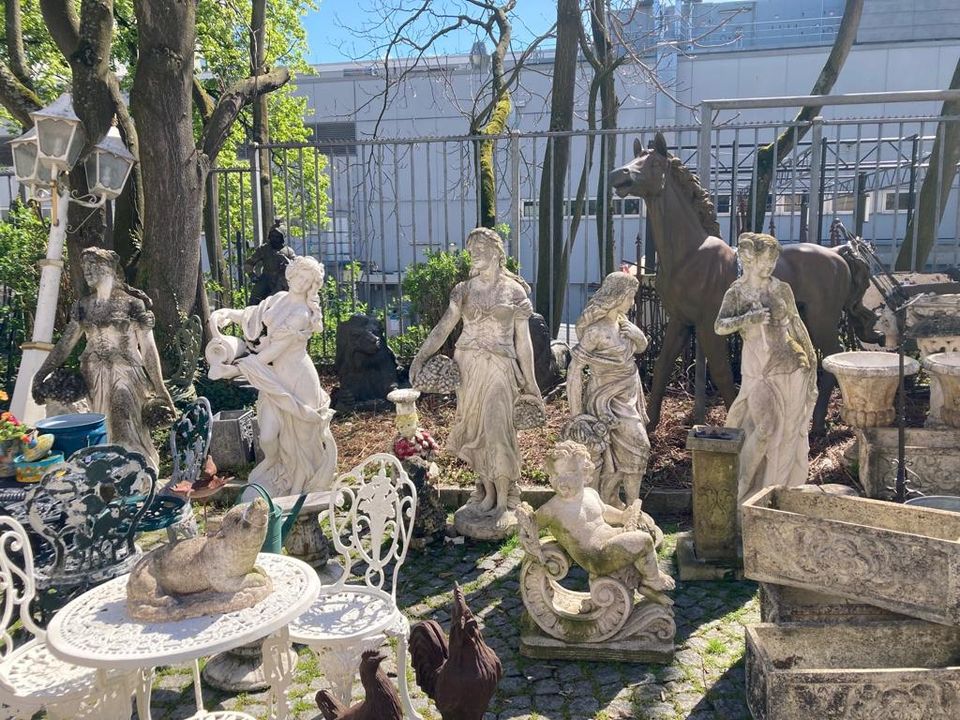 Alte Franz. Skulpturen, Brunnen + Pflanzkübel/Pflanztöpfe in Düsseldorf