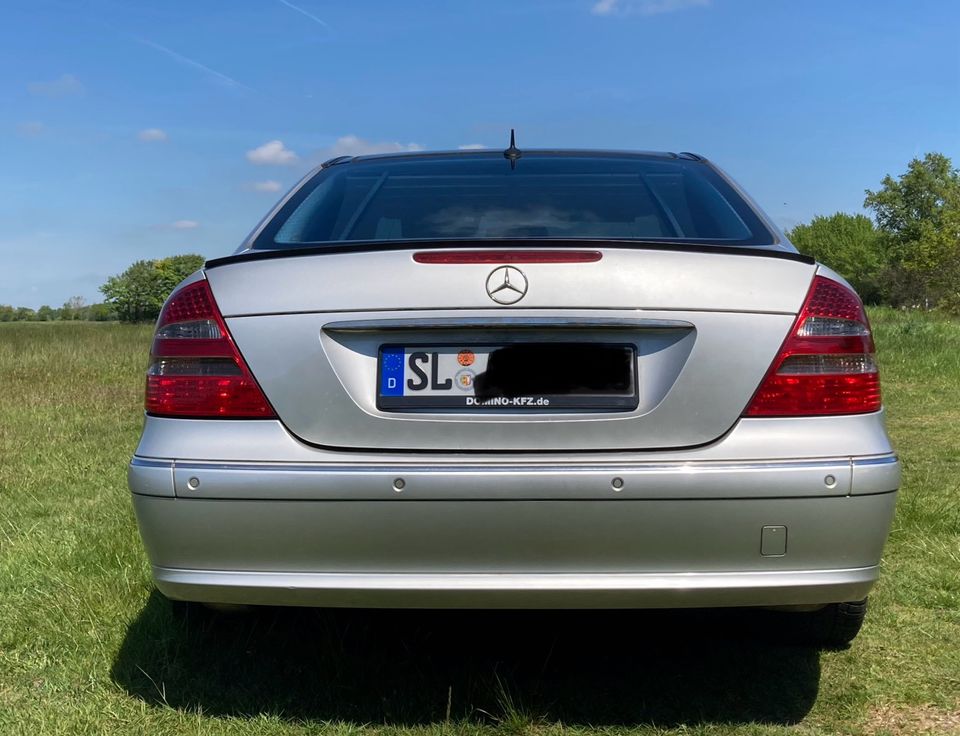 Mercedes Benz E-Klasse W211 E 400 CDI Avantgarde V8 HU 06/25 in Busdorf