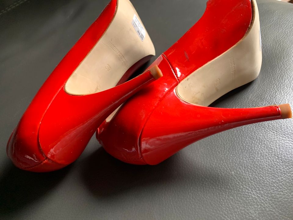 Lackleder Stiletto Pumps ** knallrot ** Gr.39 **Görtz 17 in Bammental