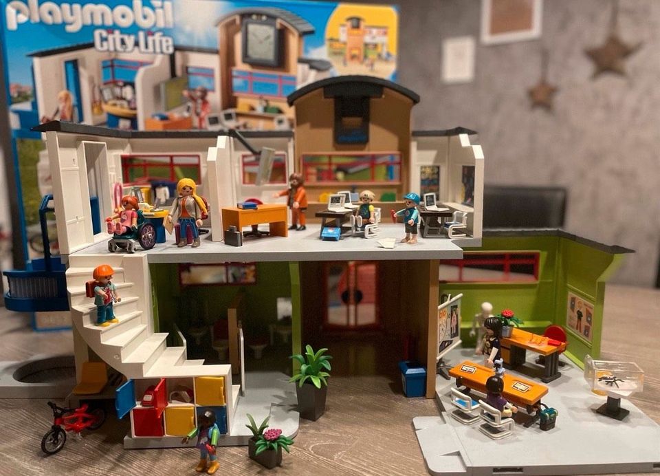 Playmobil 9453 große Schule mit Einrichtung in Beringstedt