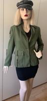 Versace Classic tolle Jacke mit Karabiner Verschlüsse 36 Niedersachsen - Meine Vorschau