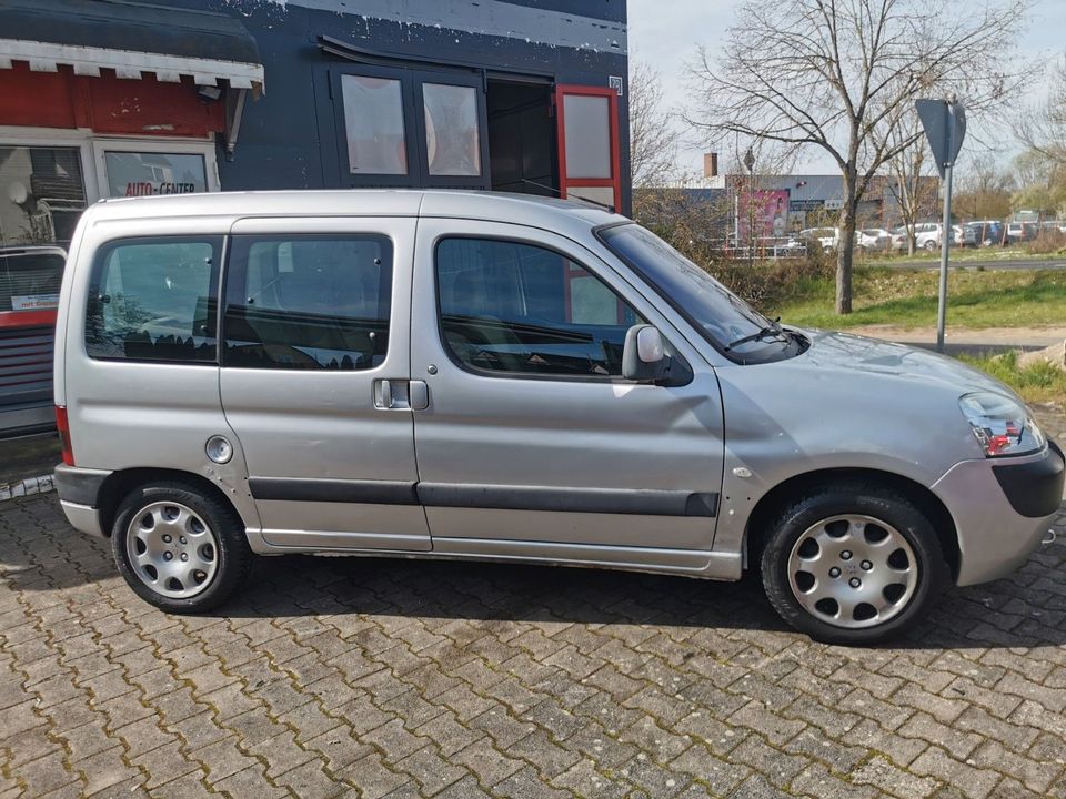 Peugeot Partner Premium Kombi 1,6/ Klima / 5 Sitzer in Niederwerrn