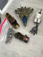 Soldat Spielzeug mit Puppen und Flugzeuge Bayern - Senden Vorschau