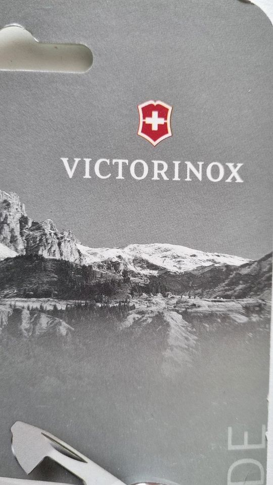 VICTORINOX  OUTRIDER 14 Funktions Taschenmesser NEU & OVP in Hamburg