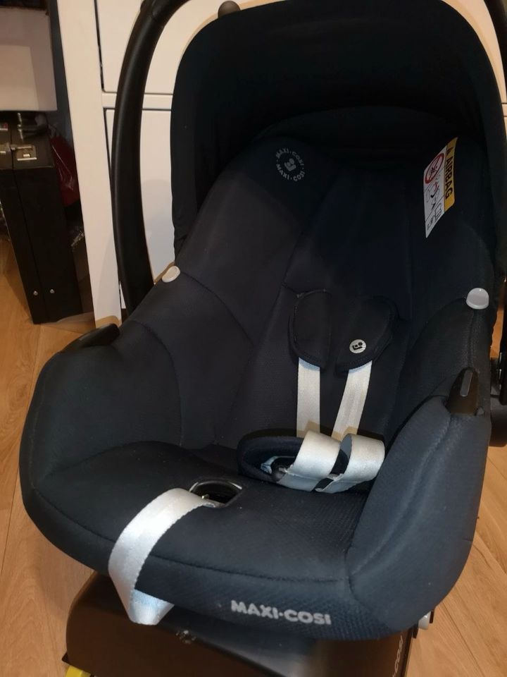 Maxi Cosi Babyschale Tinca i-Size grau 0-12 kg +ISOFIX in Georgsmarienhütte