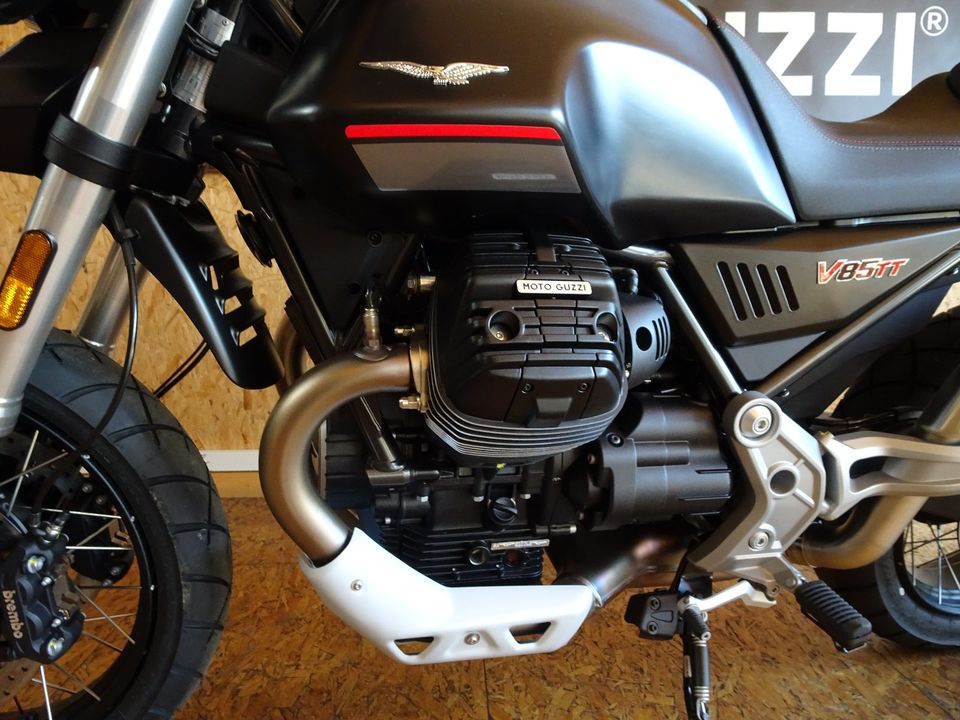 Moto Guzzi V85 TT schwarz Etna in Dorsten