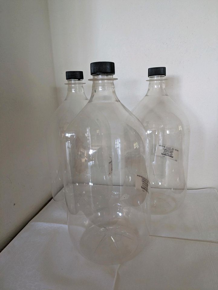 5 Liter Gefäß aus Kunststoff für Getränke in Langwedel