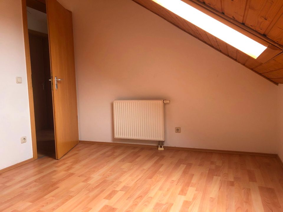 Reihenmittelhaus für große Familie, Parkettboden, 170m² WFL;232m² in Chemnitz