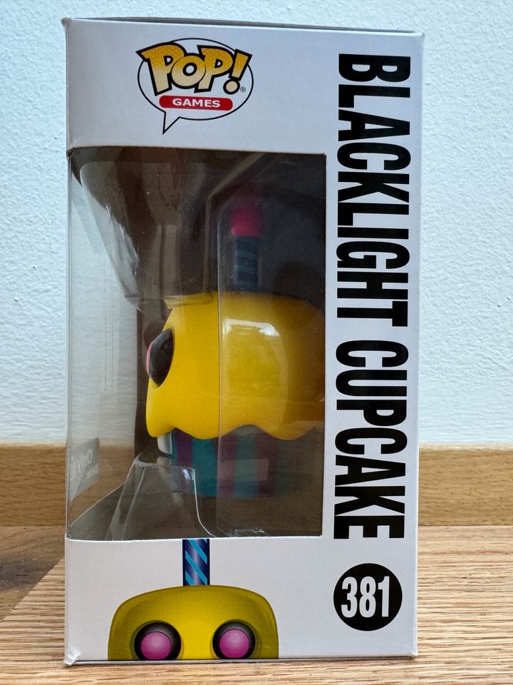 Funko POP! Games - Five Nights at Freddys - blacklight cupcake in Freising