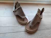 Unbenutzt Flip-Flop Gr. 42 Sandale braun Alpen-Look Schuh Niedersachsen - Leiferde Vorschau