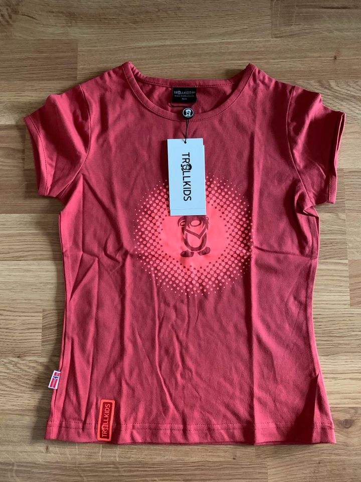 Trollkids Mädchen T-Shirt Kurzarm Logo rot Gr. 128 Neu! in Potsdam