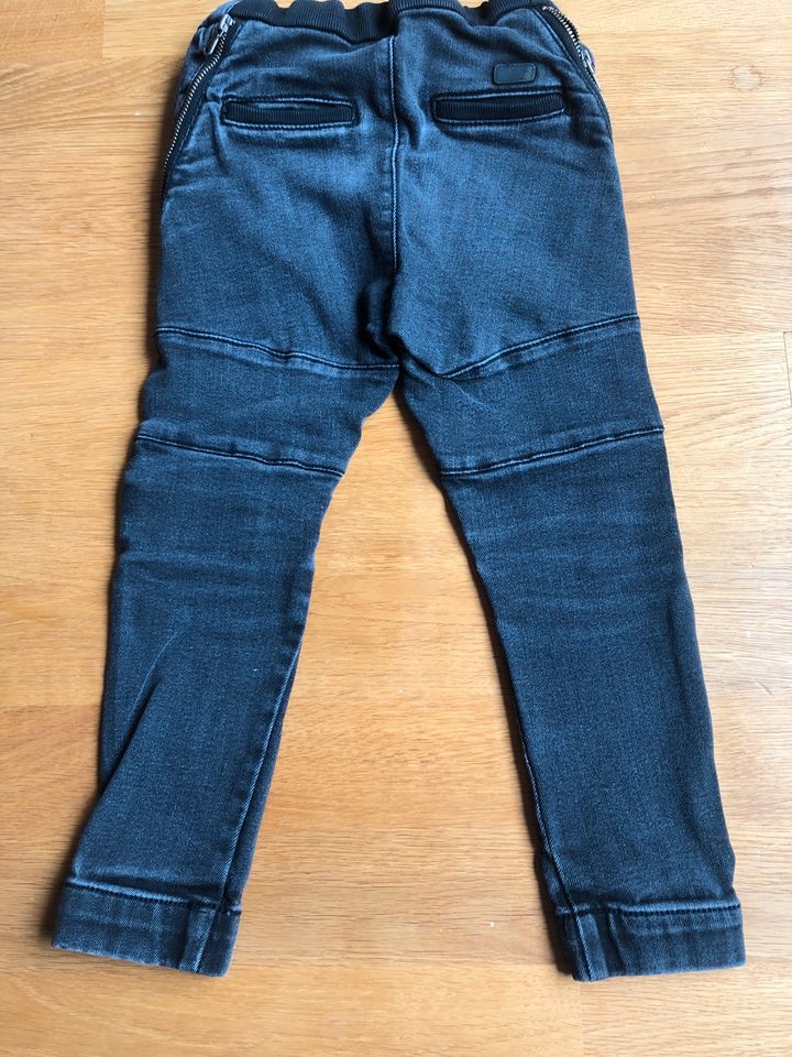 Jeans Größe 110 von Zara in Frankfurt am Main