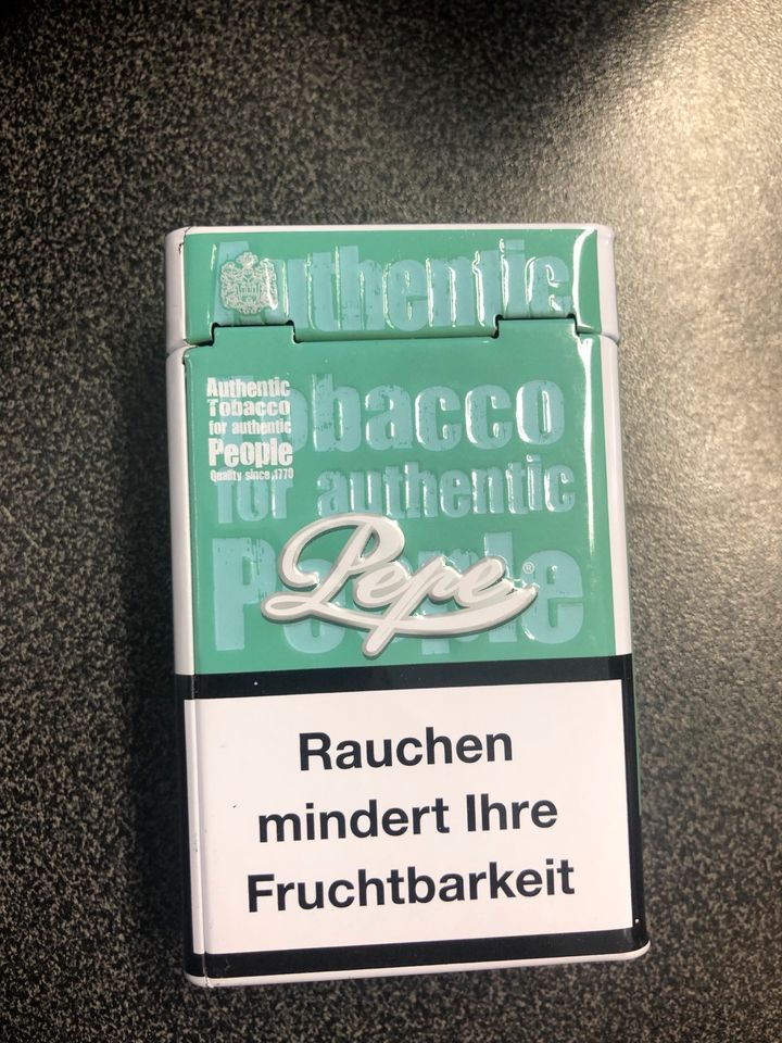 Pepe Zigarettenschachtel aus Aluminium in Ludwigshafen