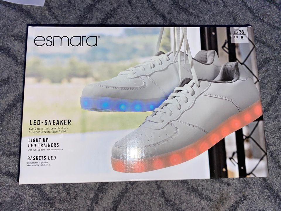 Esmara LED-Sneaker Gr.38 in Saarland - Völklingen | eBay Kleinanzeigen ist  jetzt Kleinanzeigen