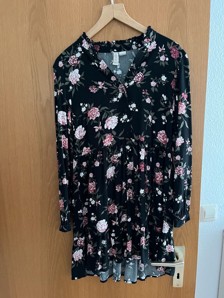 H&M Blumenkleid schwarz rosa 36 S in Waiblingen