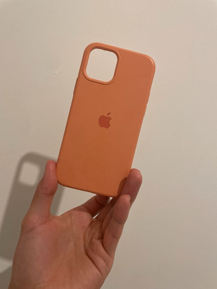 iPhone 12 original case in Berlin