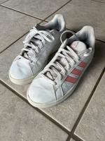 Adidas Sneaker weiß rosa Größe 39 1/3 Niedersachsen - Verden Vorschau