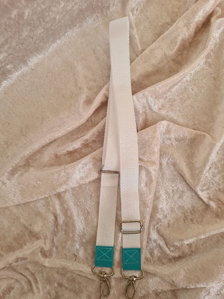 Gurtband weiß 25mm breit, verstellbar, verschiedene Farben in Hamburg