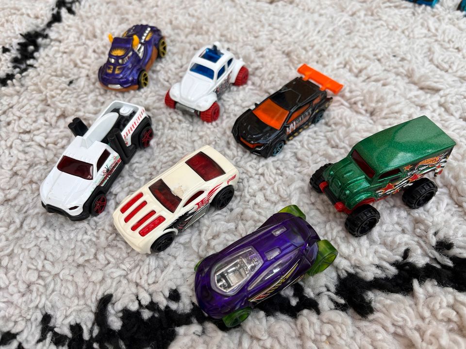 7 Hotwheels Autos im Set in Jena