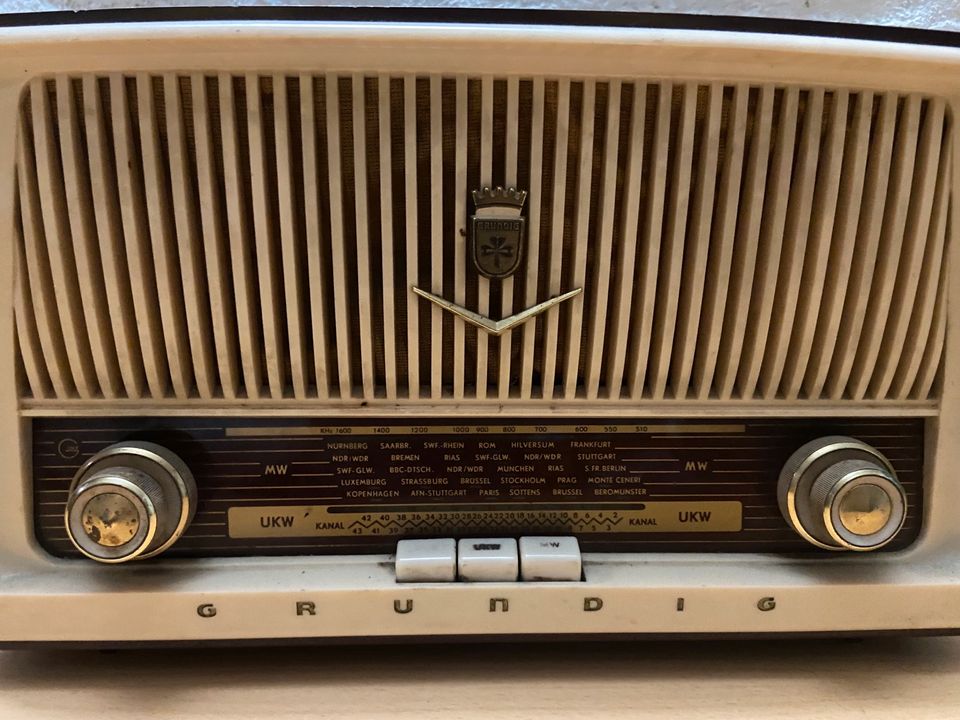 Antiker Grundig Röhren Radio Typ 87a in Köln