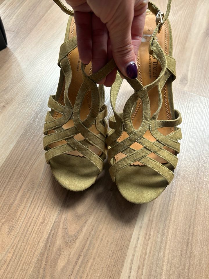 Marco Tozzi Sandalette, Peeptoe Absatz, grün Palmenmuster, NEU in Kamenz