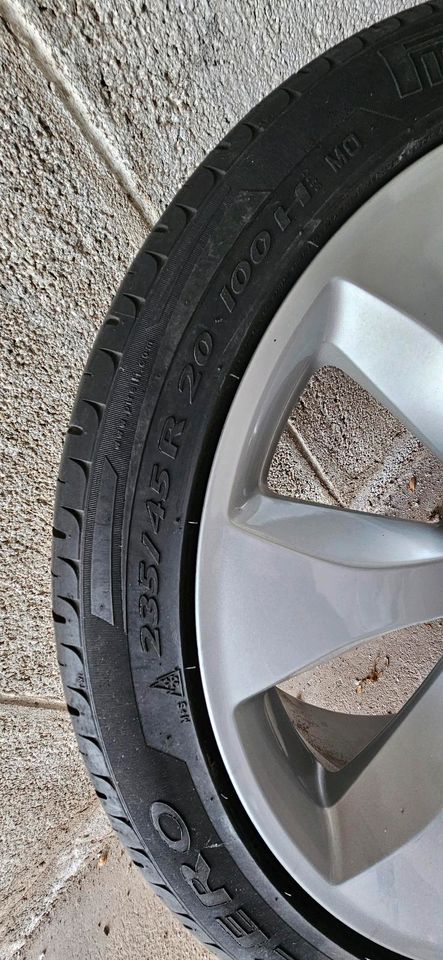 Mercedes Reifen mit eingebautem Sensor in Trier