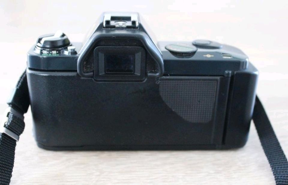 Canon T 50 Spiegelreflexkamera mit 3 Objektiven, Blitz und Tasche in Osterholz-Scharmbeck
