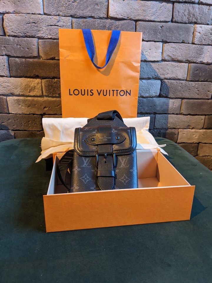 Louis Vuitton Saumur Sling Bag in Eimsbüttel - Hamburg Rotherbaum