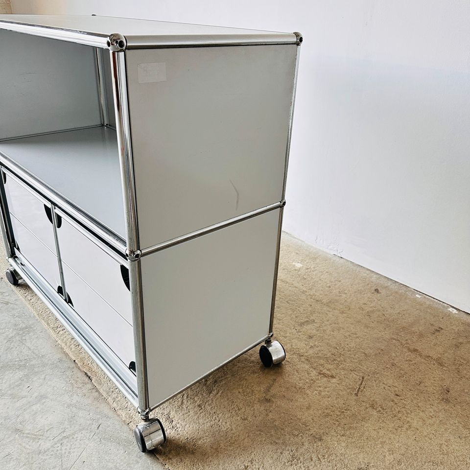 TOP Preis! | 1x USM Haller Board inkl. 19% Mehrwertsteuer | Container mit Auszug | Sideboard / Highboard in lichtgrau | Büro Designklassiker | Rollcontainer in Düsseldorf