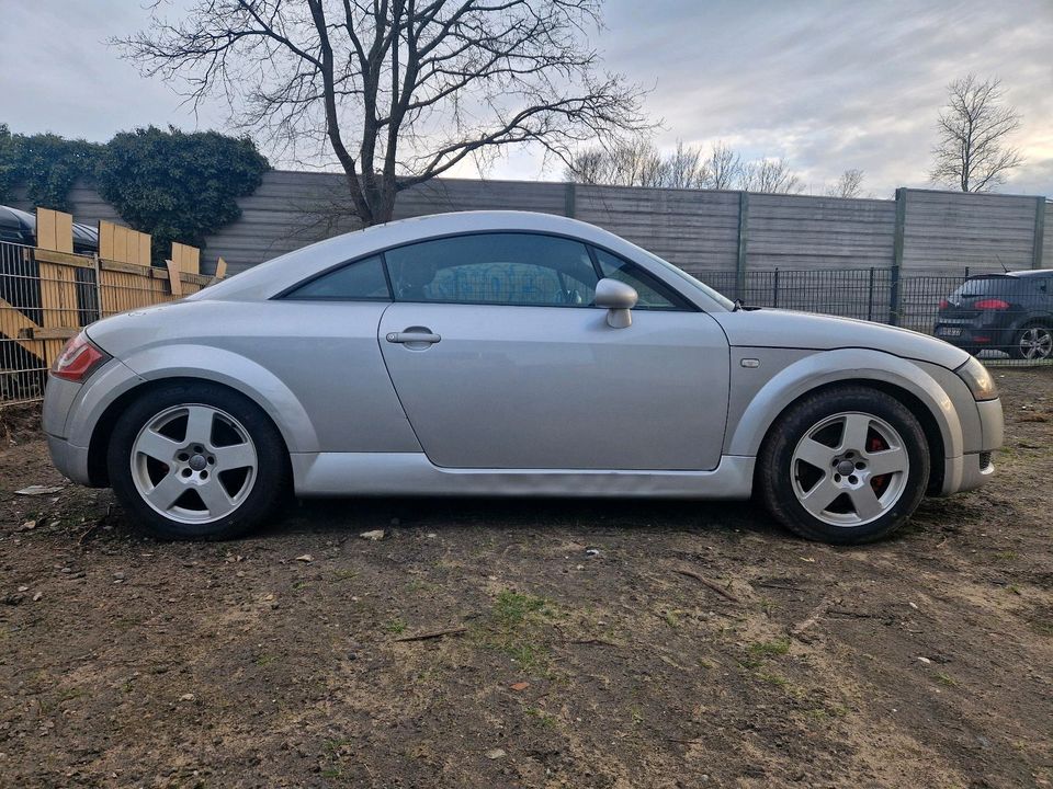 Audi TT 1.8T 132KW in Herne