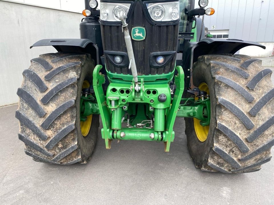 John Deere 6215R in Wittlich