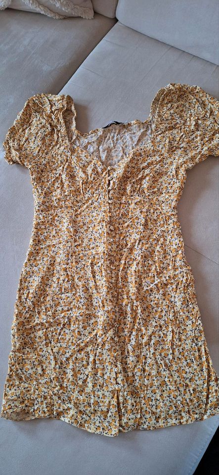 Kleid von NA-KD beige gelb mit Blumen Gr.38 in Redwitz a d Rodach