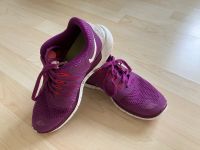 Nike Sportschuhe Sneaker Größe 40 Baden-Württemberg - Schwieberdingen Vorschau