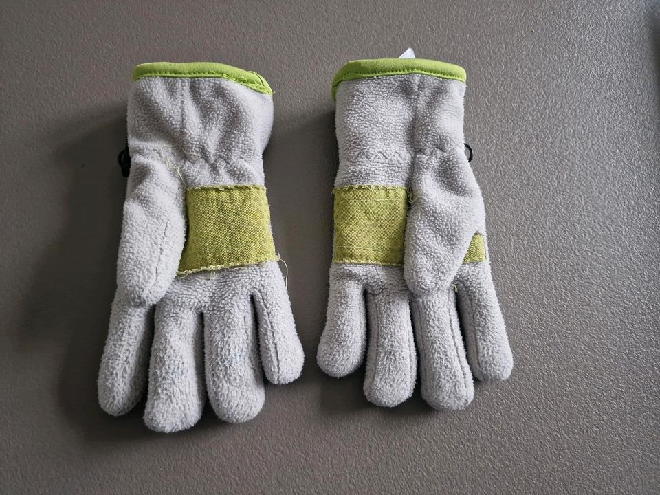 Jungen Handschuhe 5-8 Jahre, 116/128 in Bad Lippspringe