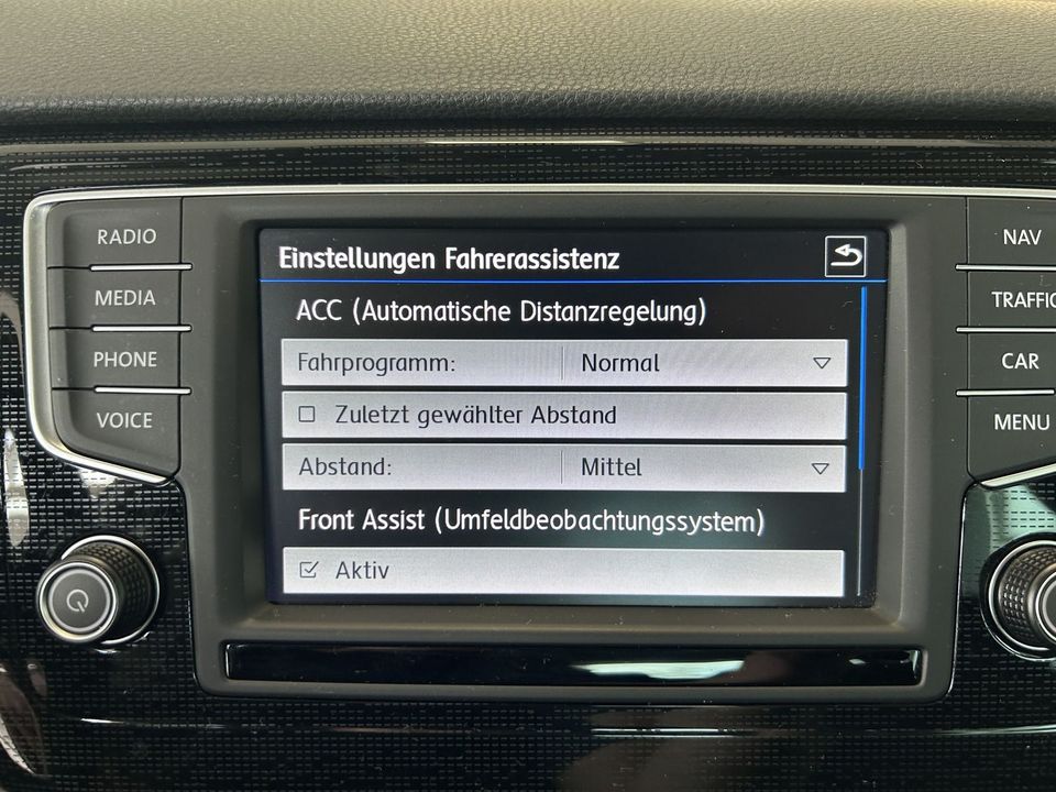 Volkswagen Golf VII Sportsvan TDI Sound Navi SHZ PDC AHK in Hannover