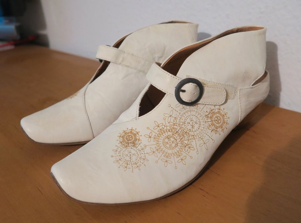 THINK Damenschuhe Sommerschuhe creme/beige Gr. 41,5 NEU, LP 220 € in Höchberg