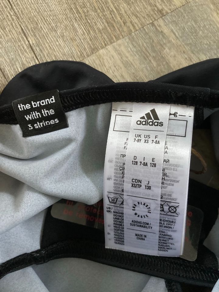 Neu mit Etikett: Adidas YG MH SUIT Kinder Badeanzug, Gr. 122 in Handewitt