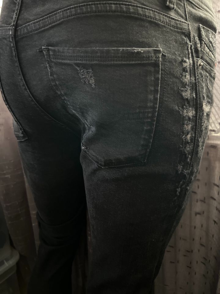 Diesel Jeans Destroyed S-M wie neu W30 Länge 32 in Friedrichshafen