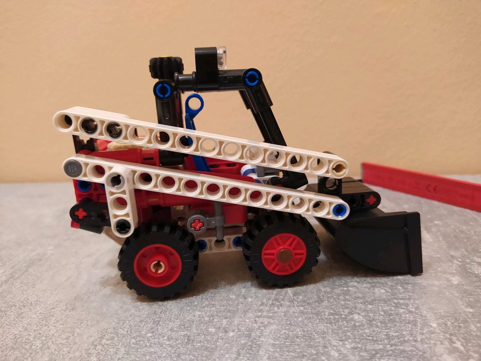 LEGO® Technic „Kompaktlader“ in Friedberg