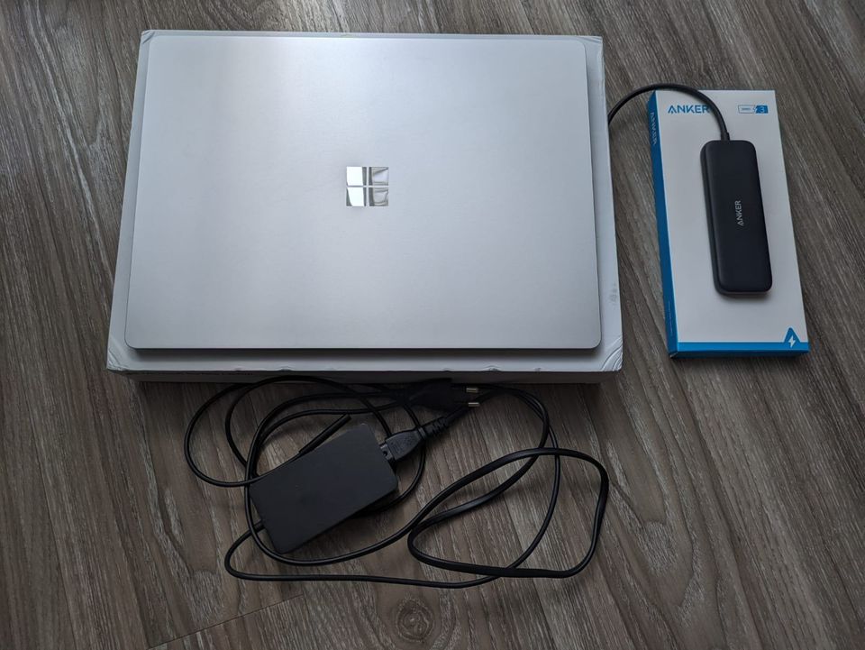 Microsoft Surface Laptop 3 + USB/HDMI-HUB (128GB, i5, 8GB RAM) in Nürnberg (Mittelfr)