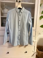 Hemd Slim fit hellblau mit dunkelblauen Knöpfen hochwertig Gr. M Schleswig-Holstein - Sülfeld Vorschau